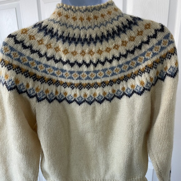 Vintage Nordic Patterned Cardigan in Cream and Blue - Picture 2 of 3